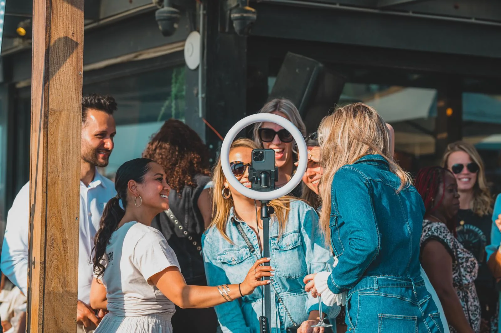 Bedrijfsfeest groep voor de 360 videobooth